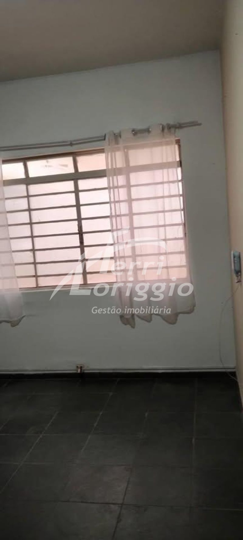 Sala com 1 banheiro e 16m² para alugar no bairro Centro, Guaratingueta