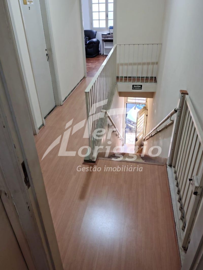 Sala com 20m² para alugar no bairro Centro, Guaratingueta