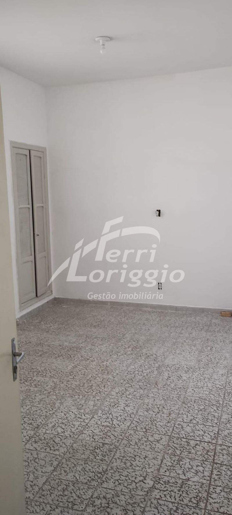 Sala com 20m² para alugar no bairro Centro, Guaratingueta