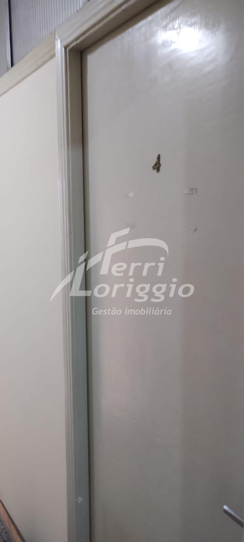 Sala com 20m² para alugar no bairro Centro, Guaratingueta