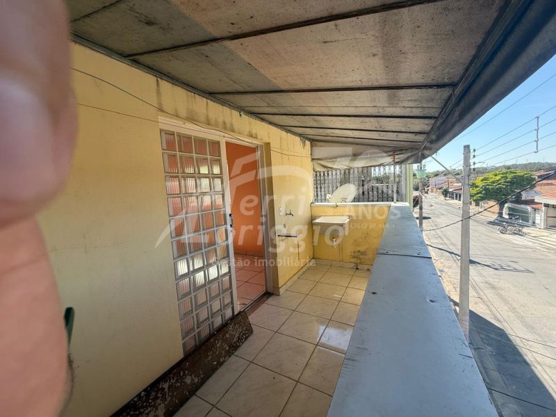 Apartamento com 2 quartos e 1 banheiro para alugar no bairro Parque Sao Francisco, Guaratingueta