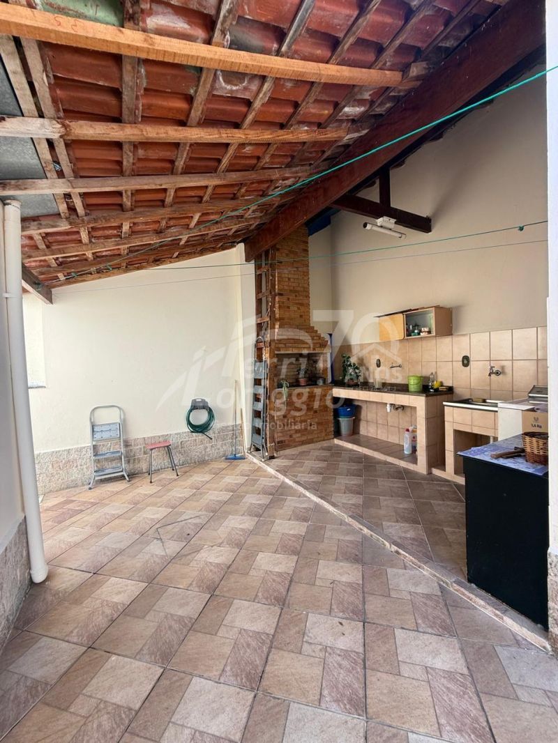 Casa com 3 quartos, 2 banheiros e 187m² à venda no bairro Parque das Arvores, Guaratingueta
