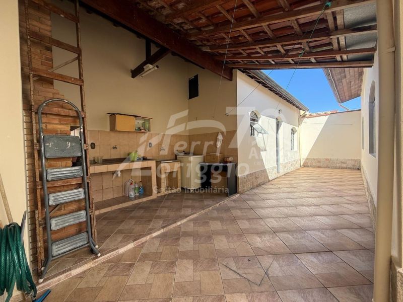 Casa com 3 quartos, 2 banheiros e 187m² à venda no bairro Parque das Arvores, Guaratingueta