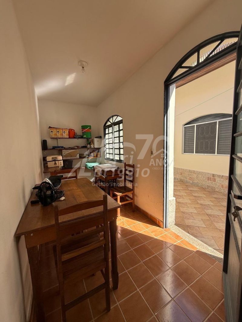 Casa com 3 quartos, 2 banheiros e 187m² à venda no bairro Parque das Arvores, Guaratingueta