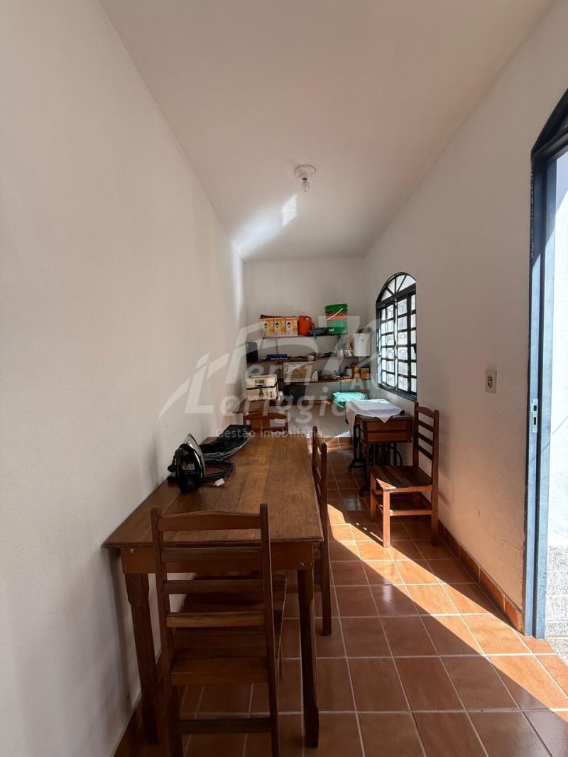 Casa com 3 quartos, 2 banheiros e 187m² à venda no bairro Parque das Arvores, Guaratingueta