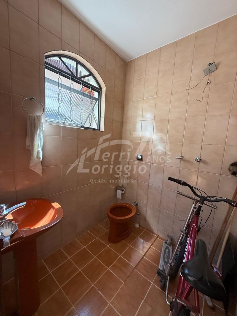 Casa com 3 quartos, 2 banheiros e 187m² à venda no bairro Parque das Arvores, Guaratingueta