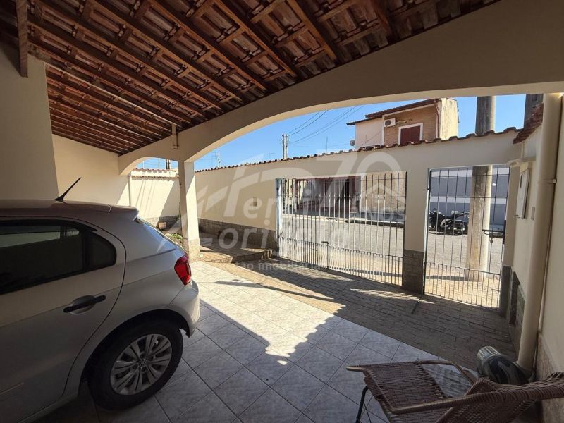 Casa com 3 quartos, 2 banheiros e 187m² à venda no bairro Parque das Arvores, Guaratingueta