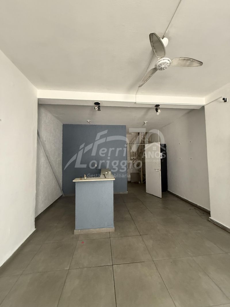 Ponto Comercial com 2 banheiros e 53m² para alugar no bairro Centro, Guaratingueta