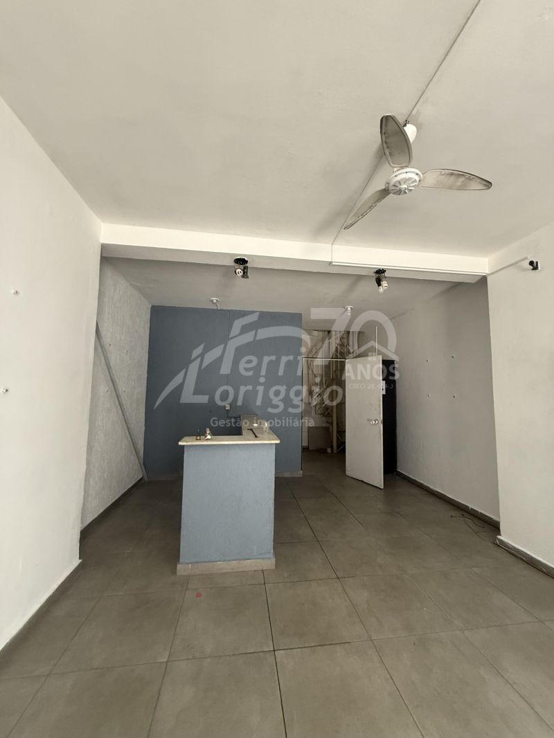 Ponto Comercial com 2 banheiros e 53m² para alugar no bairro Centro, Guaratingueta