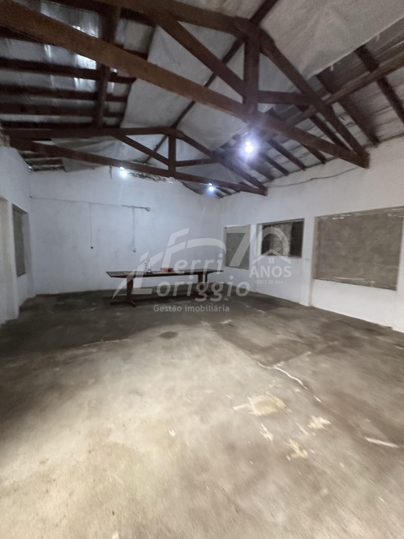 Casa com 5 quartos, 2 banheiros e 282m² para alugar no bairro Sao Manoel, Guaratingueta