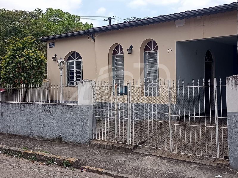 Casa com 3 quartos, 2 banheiros e 150m² à venda no bairro Pedregulho, Guaratingueta