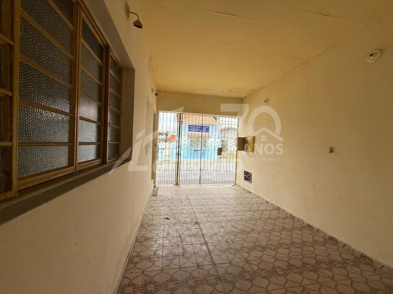 Casa com 5 quartos e 206m² para alugar no bairro Centro, Guaratingueta