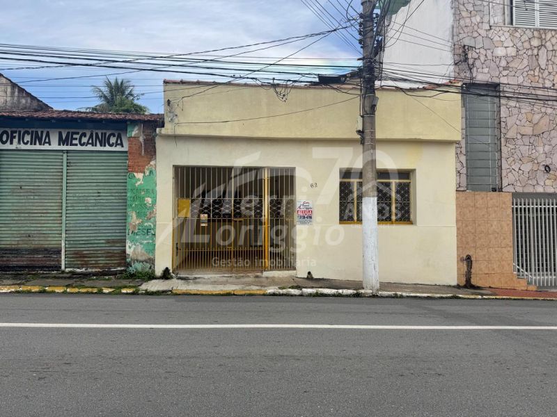 Casa com 5 quartos e 206m² para alugar no bairro Centro, Guaratingueta