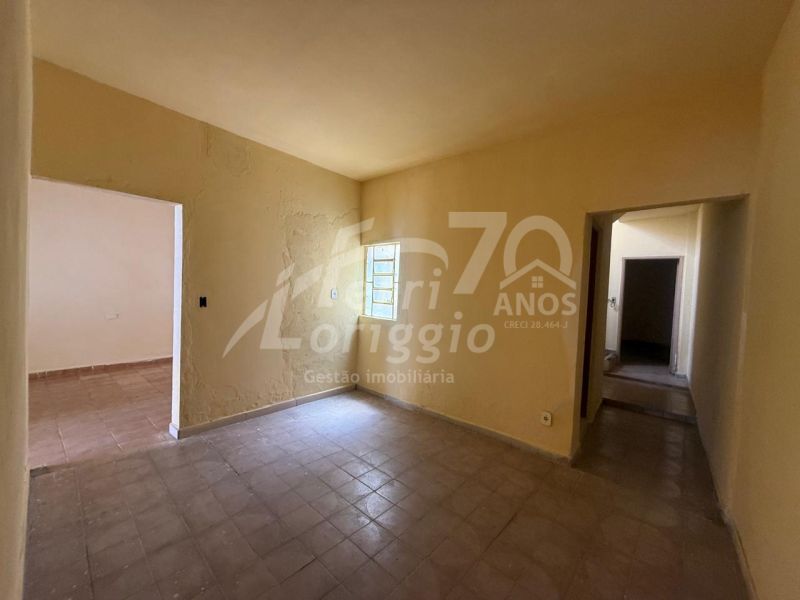 Casa com 5 quartos e 206m² para alugar no bairro Centro, Guaratingueta