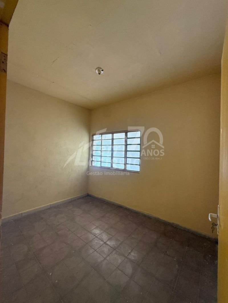 Casa com 5 quartos e 206m² para alugar no bairro Centro, Guaratingueta