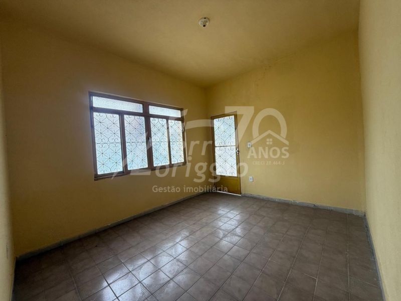 Casa com 5 quartos e 206m² para alugar no bairro Centro, Guaratingueta