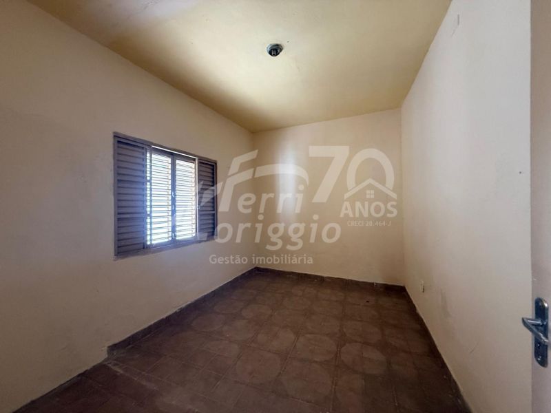 Casa com 5 quartos e 206m² para alugar no bairro Centro, Guaratingueta