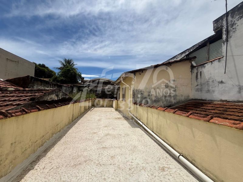 Casa com 5 quartos e 206m² para alugar no bairro Centro, Guaratingueta