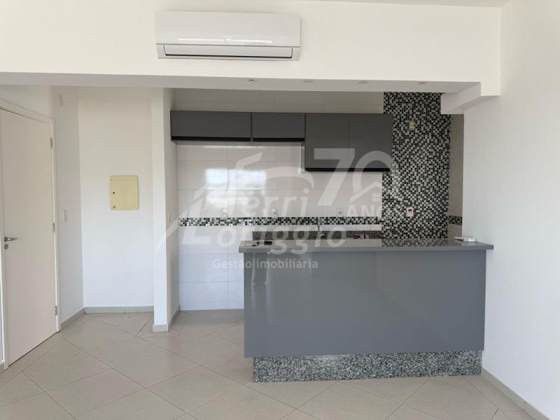 Apartamento com 3 quartos e 2 banheiros para alugar no bairro Vila Paraiba, Guaratingueta