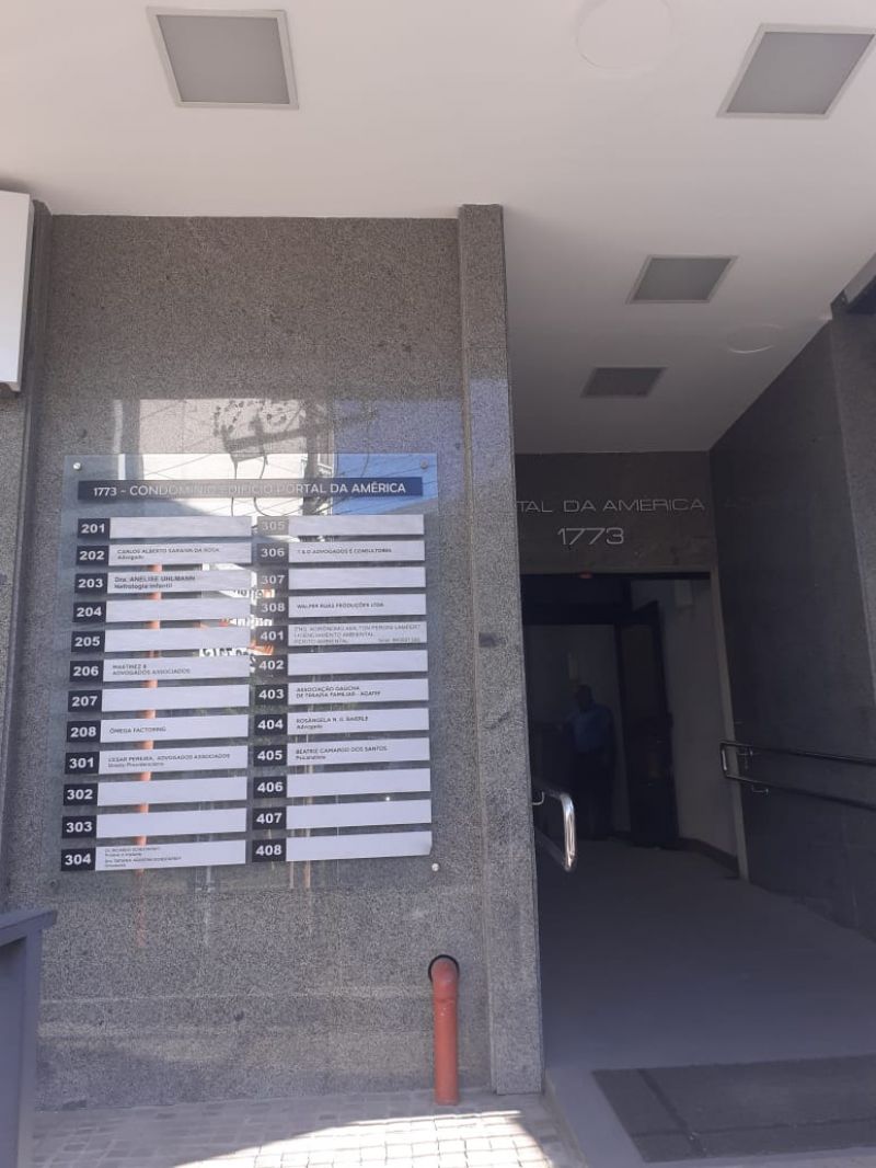 Conjunto com 44m² para alugar no bairro Floresta, Porto Alegre