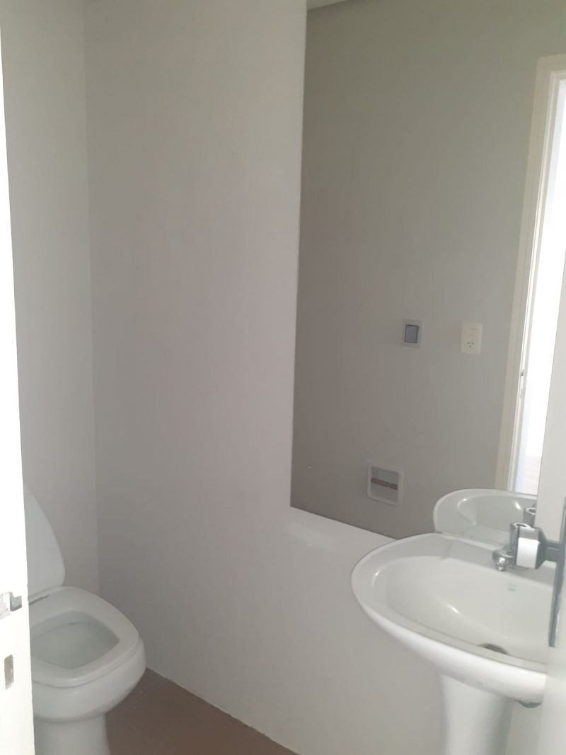Conjunto com 1 banheiro e 51m² para alugar no bairro Floresta, Porto Alegre