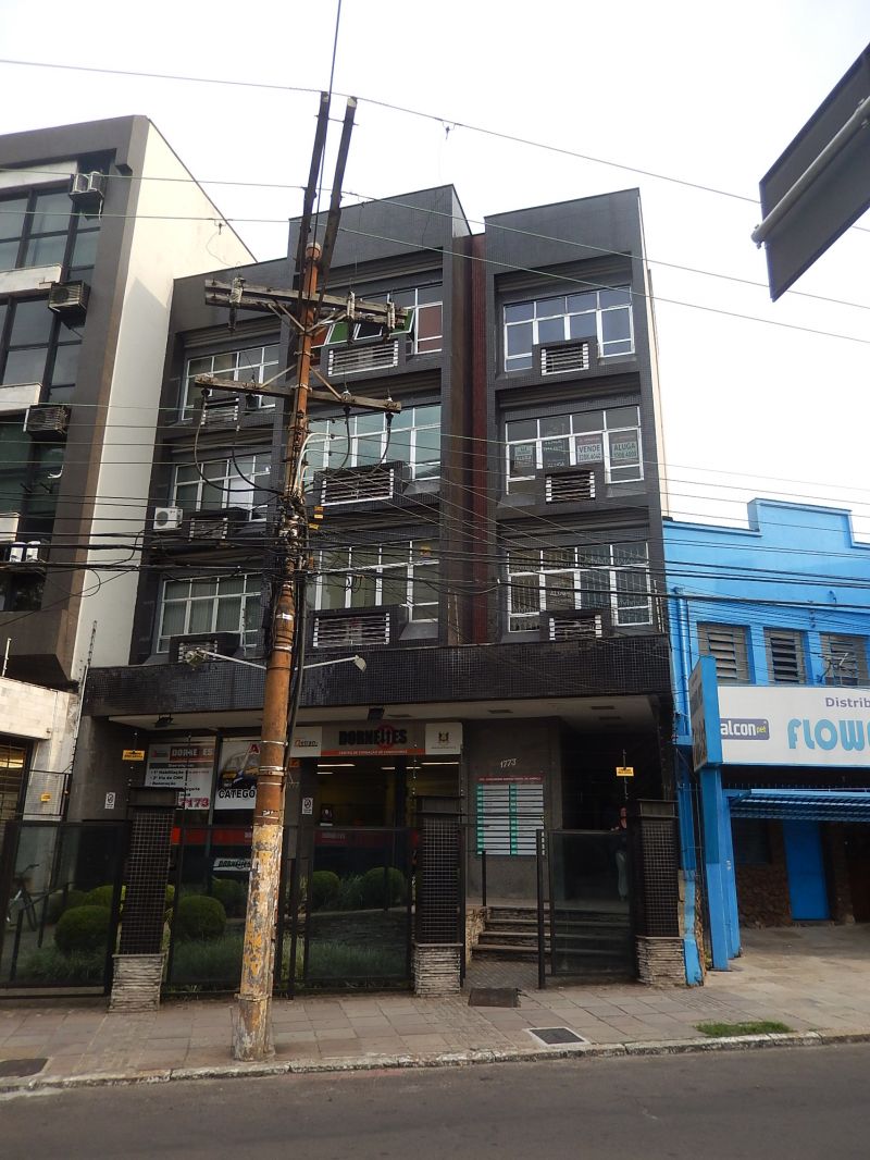 Conjunto com 1 banheiro e 51m² para alugar no bairro Floresta, Porto Alegre