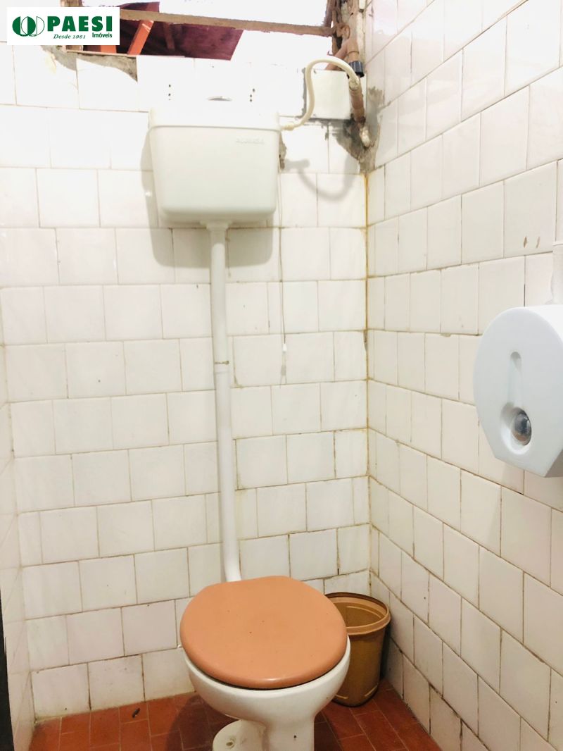 Loja com 2 banheiros e 50m² para alugar no bairro Humaita, Porto Alegre
