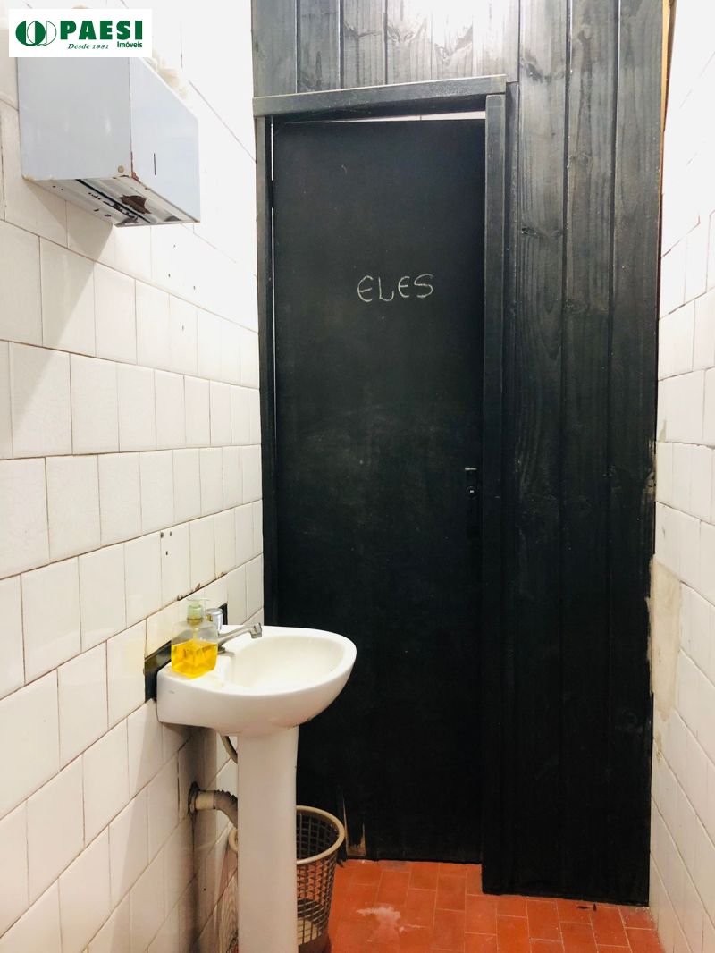 Loja com 2 banheiros e 50m² para alugar no bairro Humaita, Porto Alegre