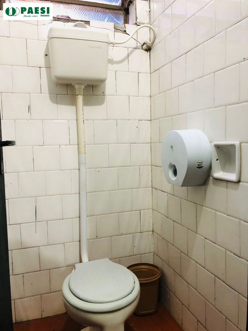 Loja com 2 banheiros e 50m² para alugar no bairro Humaita, Porto Alegre