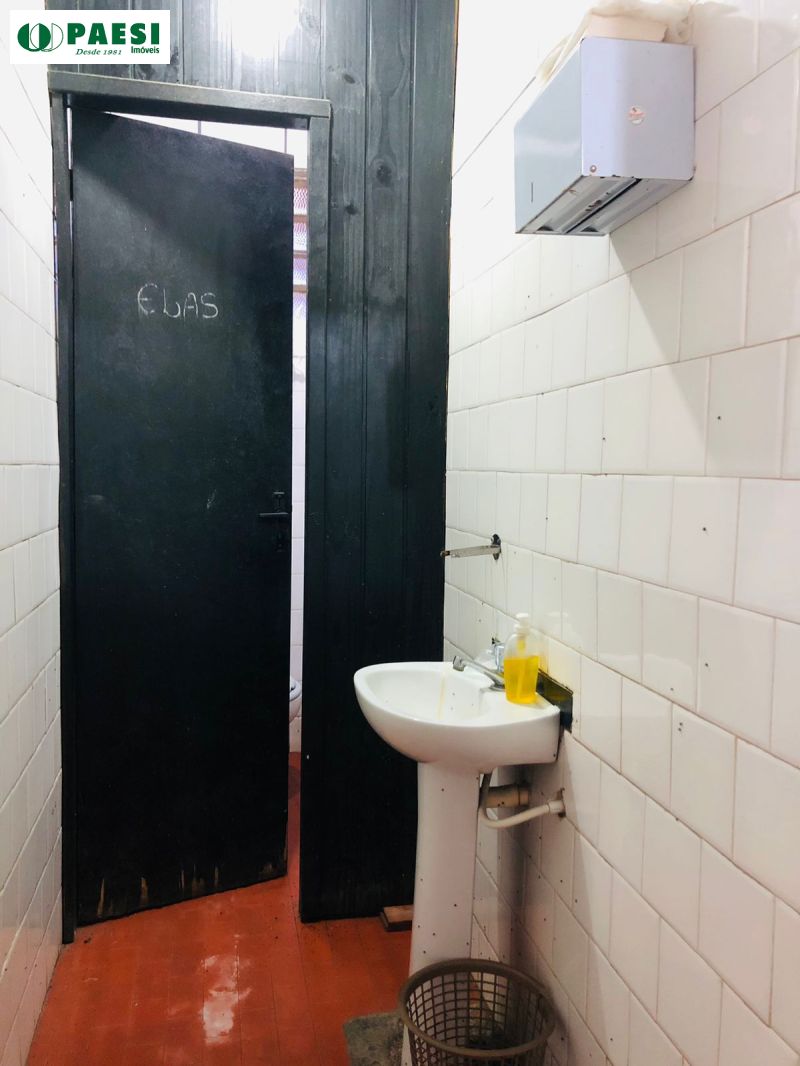 Loja com 2 banheiros e 50m² para alugar no bairro Humaita, Porto Alegre