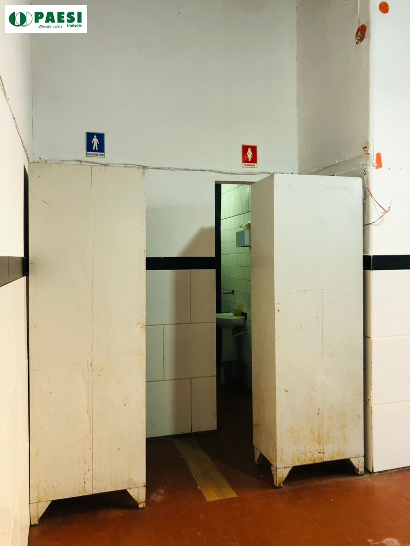 Loja com 2 banheiros e 50m² para alugar no bairro Humaita, Porto Alegre