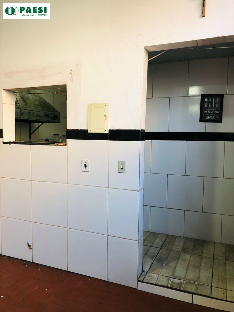 Loja com 2 banheiros e 50m² para alugar no bairro Humaita, Porto Alegre