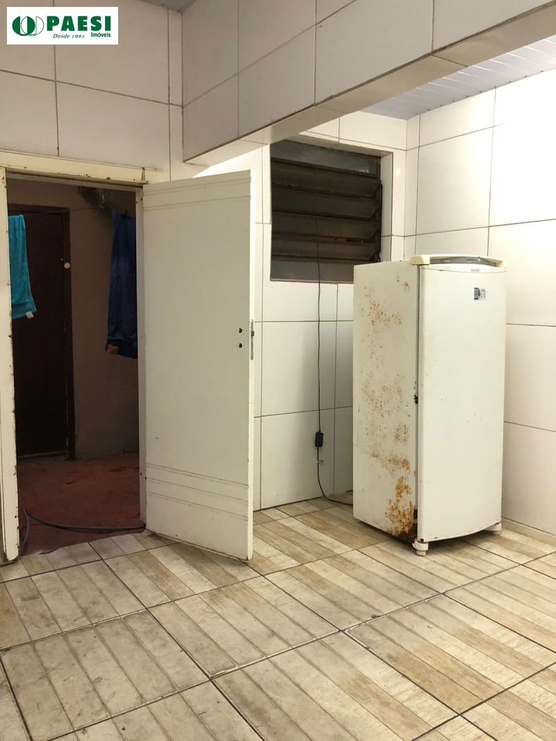 Loja com 2 banheiros e 50m² para alugar no bairro Humaita, Porto Alegre