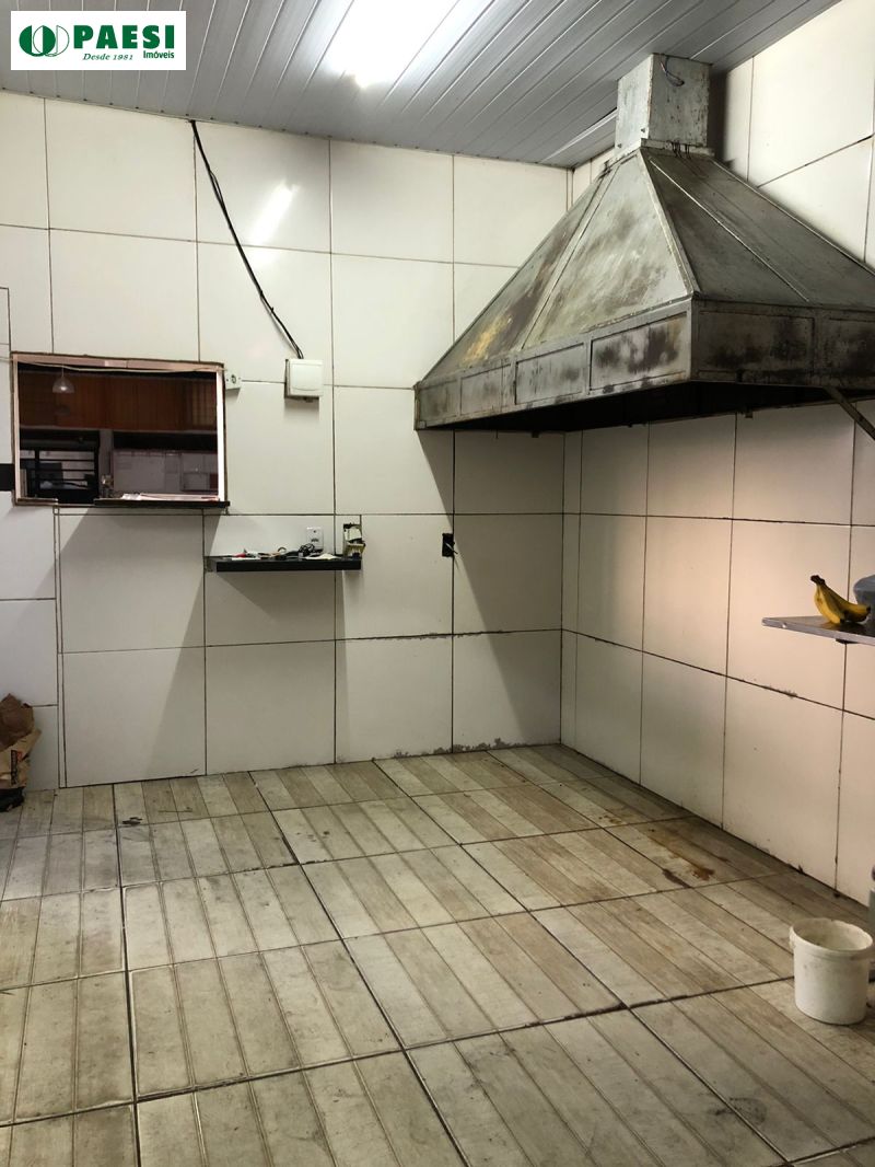 Loja com 2 banheiros e 50m² para alugar no bairro Humaita, Porto Alegre