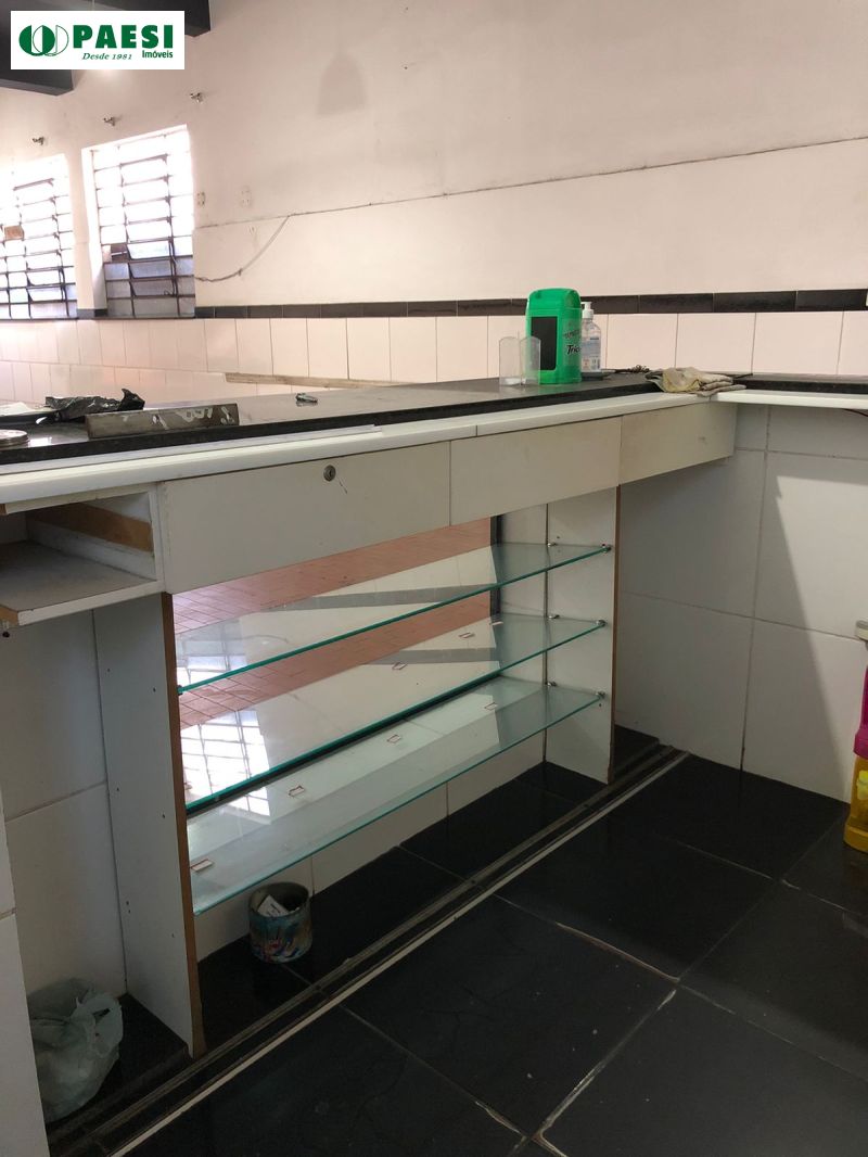 Loja com 2 banheiros e 50m² para alugar no bairro Humaita, Porto Alegre