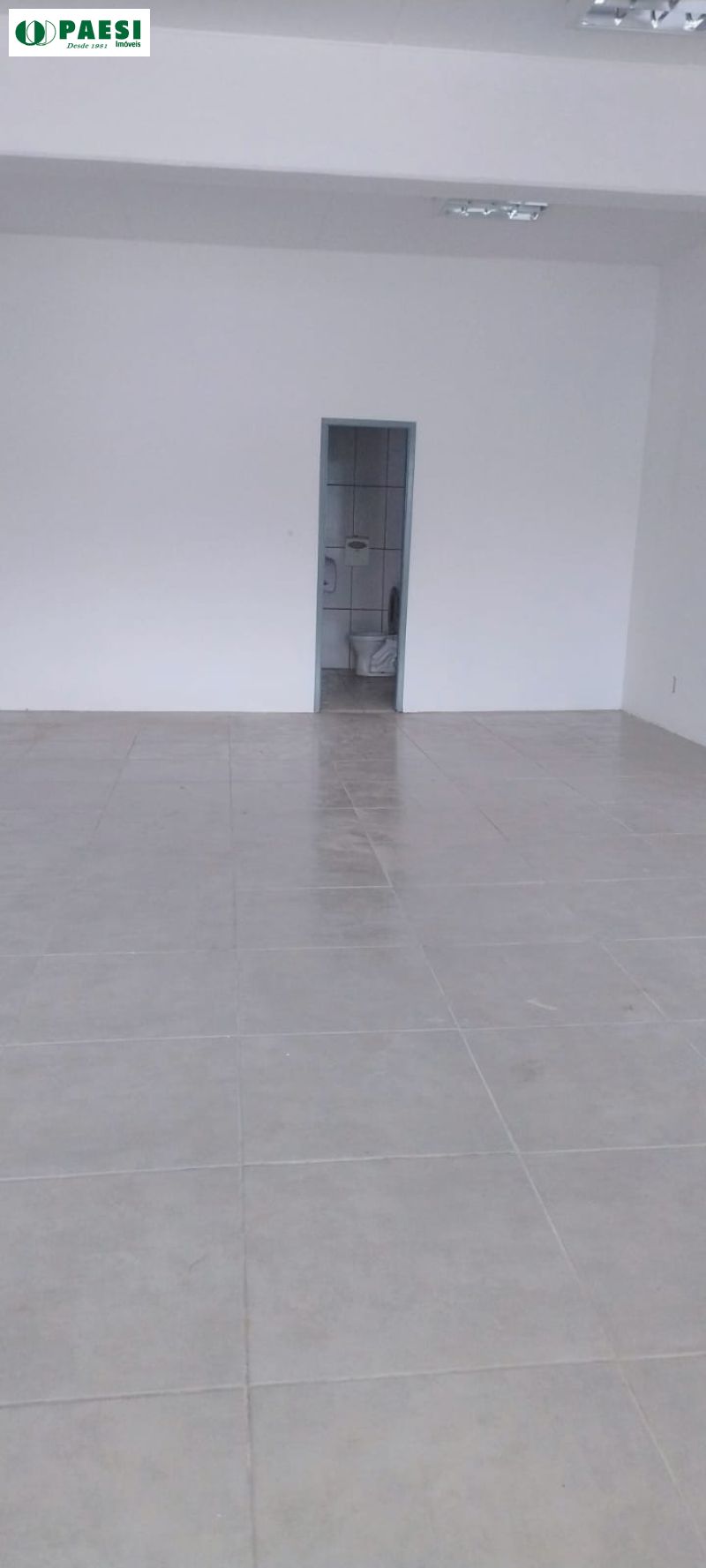 Depósito com 718m² para alugar no bairro Humaita, Porto Alegre