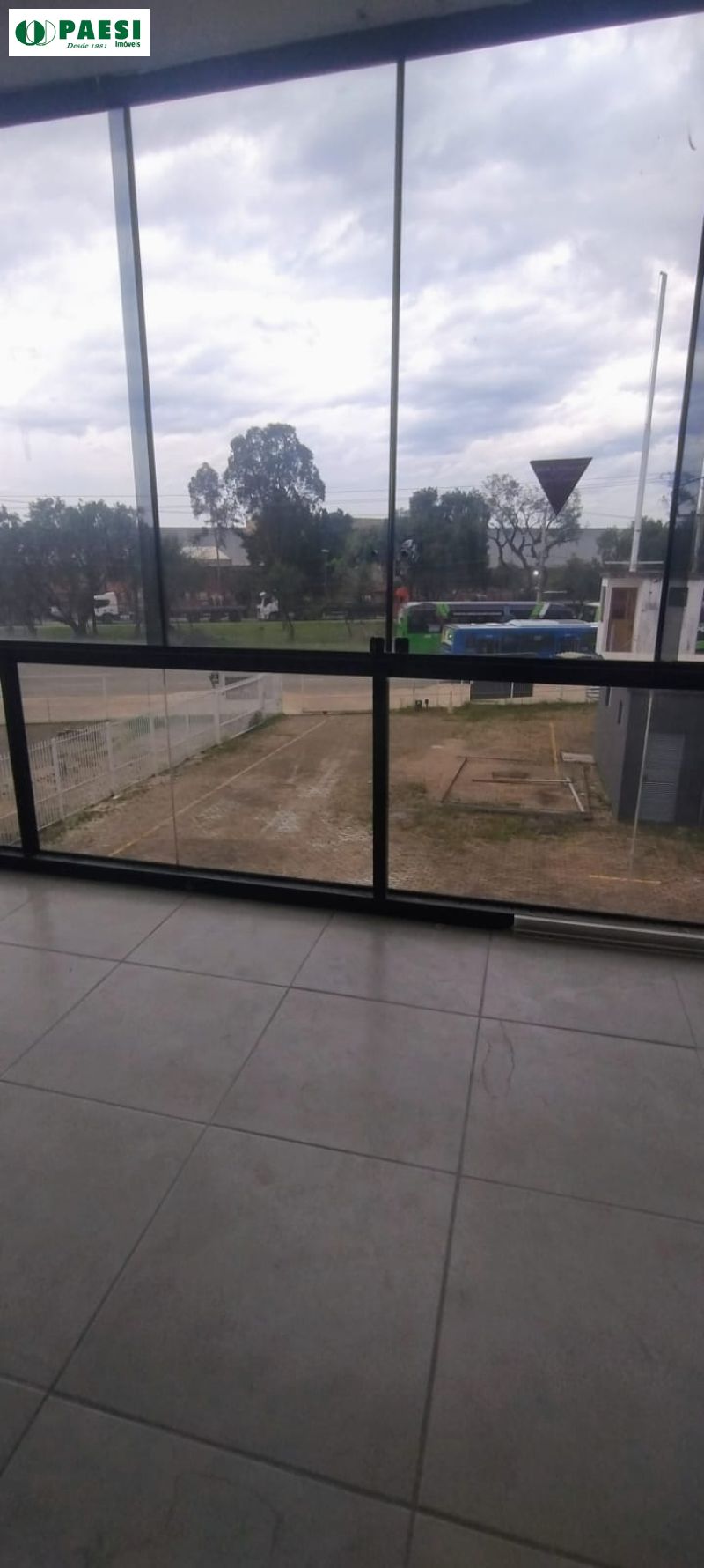 Depósito com 718m² para alugar no bairro Humaita, Porto Alegre