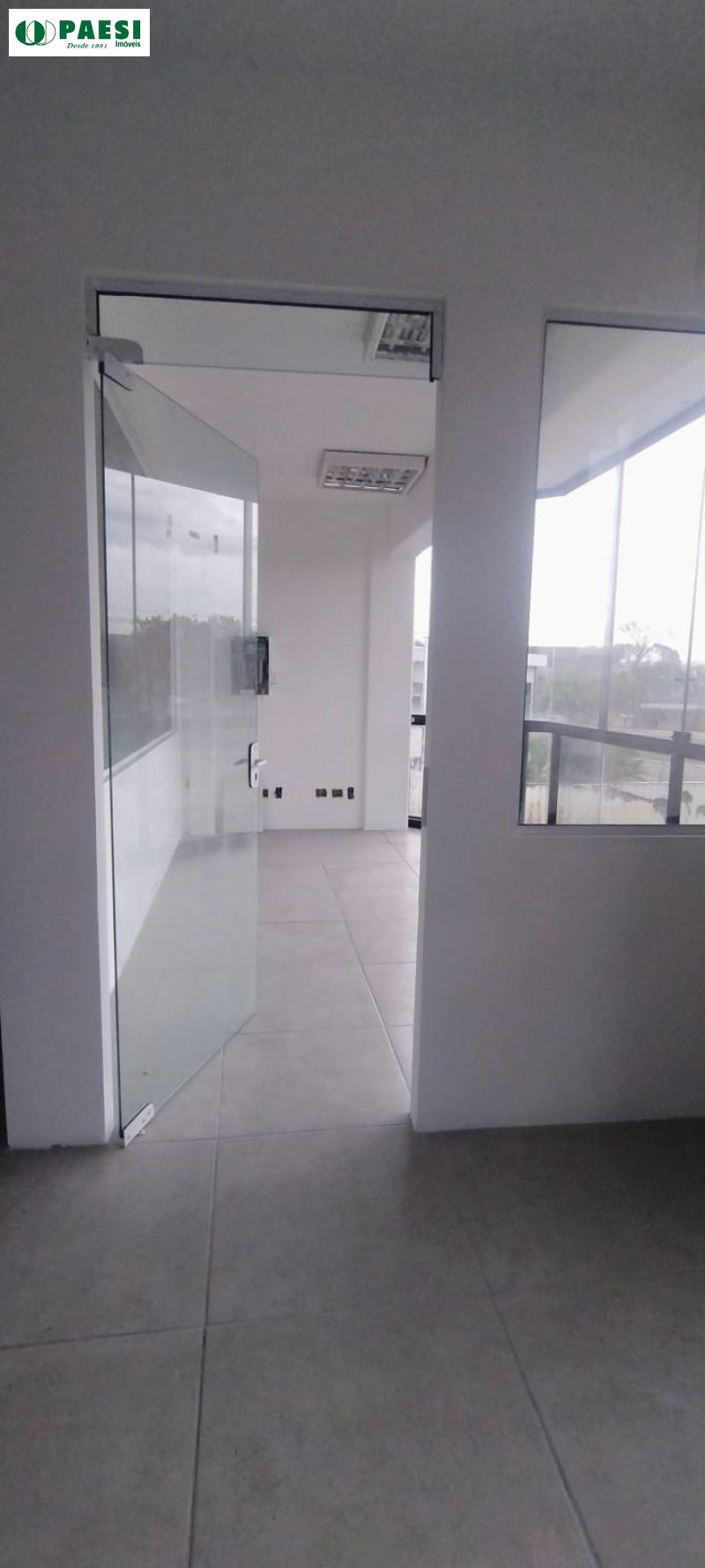 Depósito com 718m² para alugar no bairro Humaita, Porto Alegre