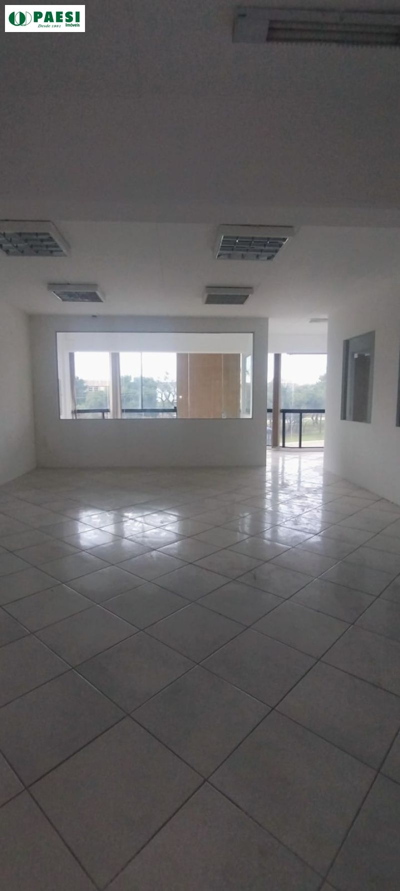 Depósito com 718m² para alugar no bairro Humaita, Porto Alegre