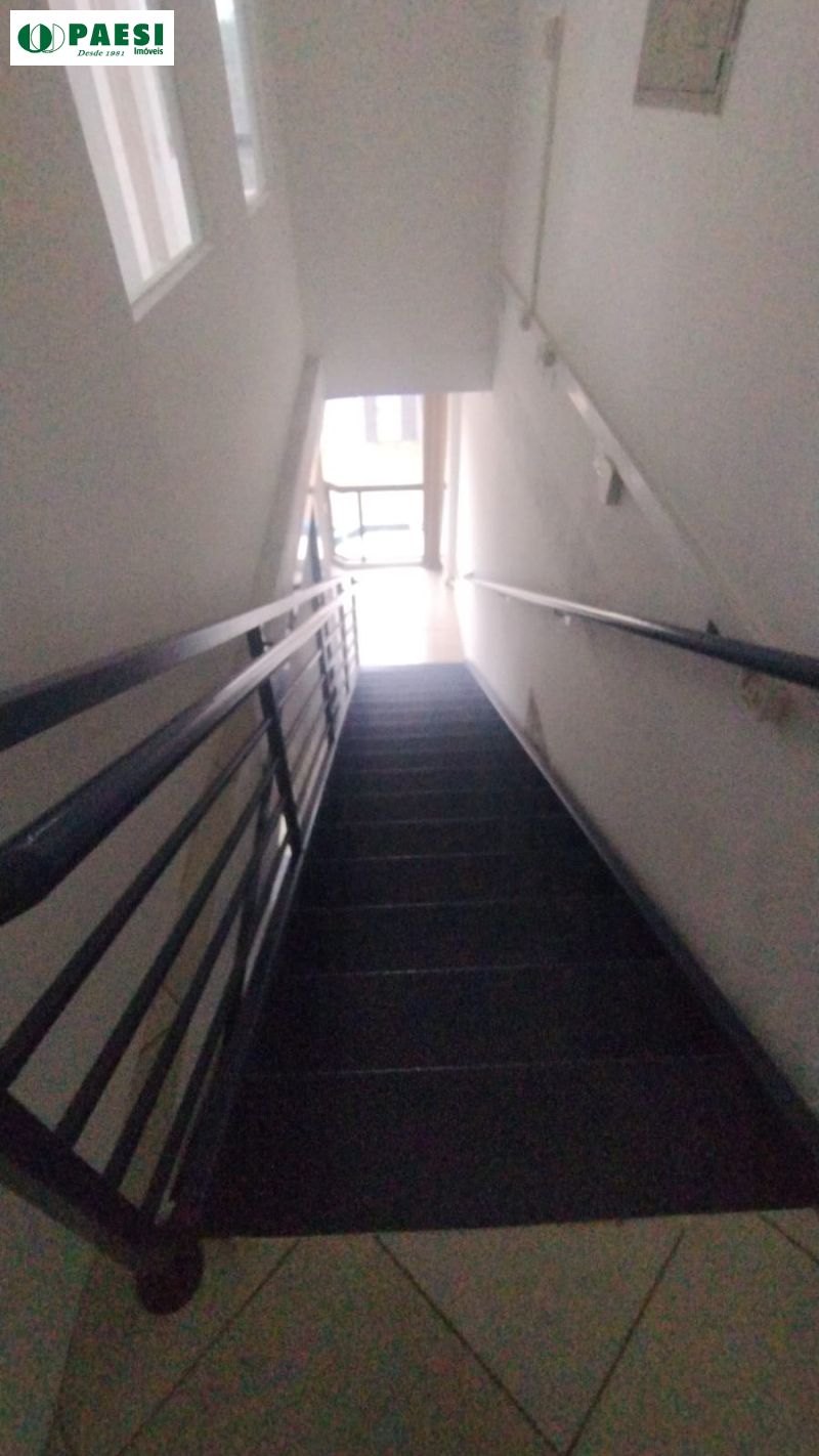 Depósito com 718m² para alugar no bairro Humaita, Porto Alegre