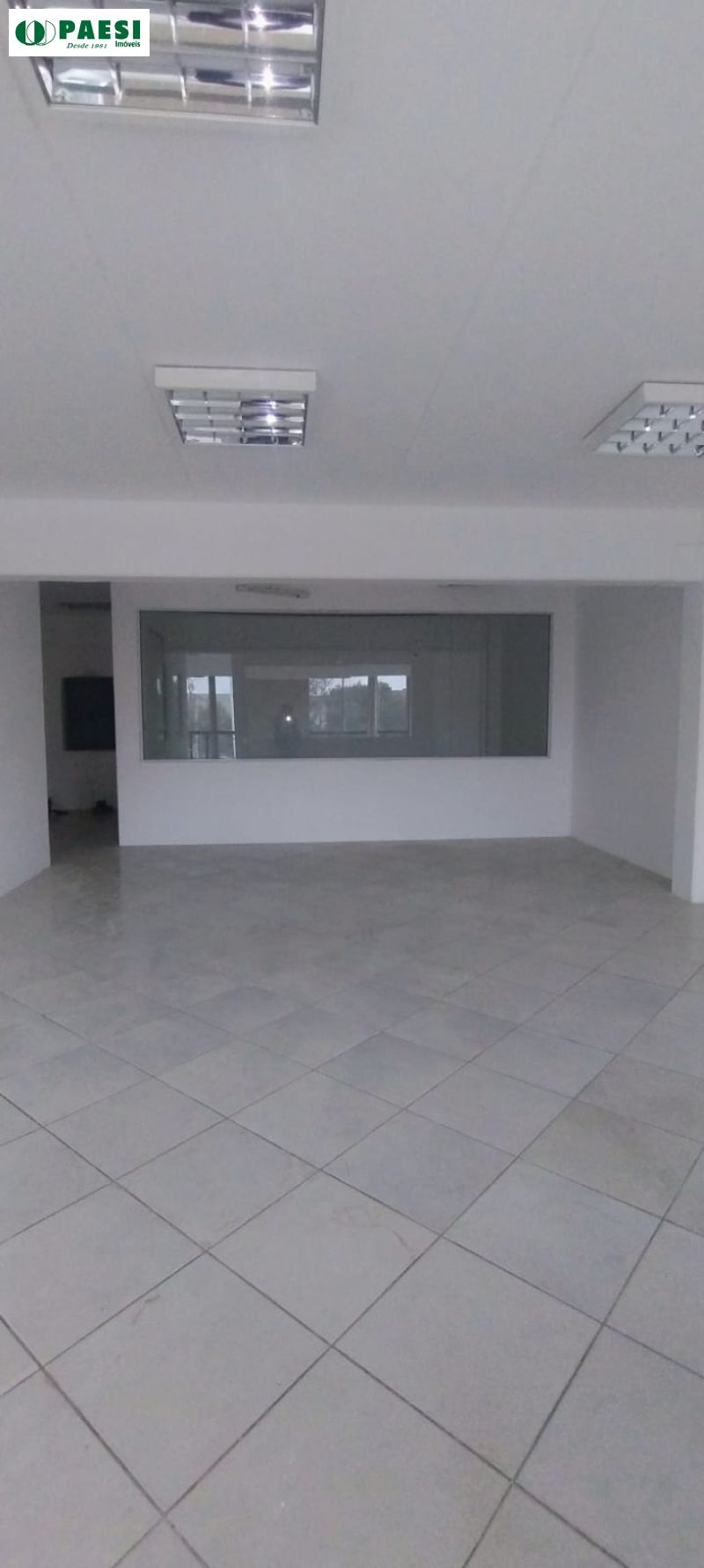Depósito com 718m² para alugar no bairro Humaita, Porto Alegre