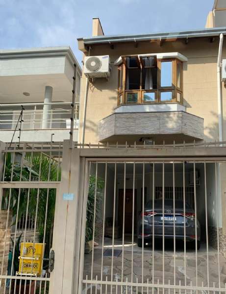 Casa com 3 quartos, 2 banheiros e 222m² à venda no bairro Jardim Planalto, Porto Alegre