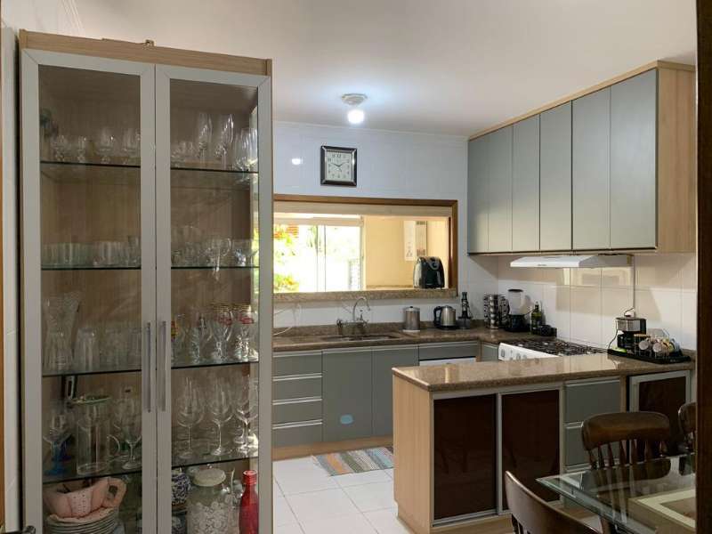 Casa com 3 quartos, 2 banheiros e 222m² à venda no bairro Jardim Planalto, Porto Alegre