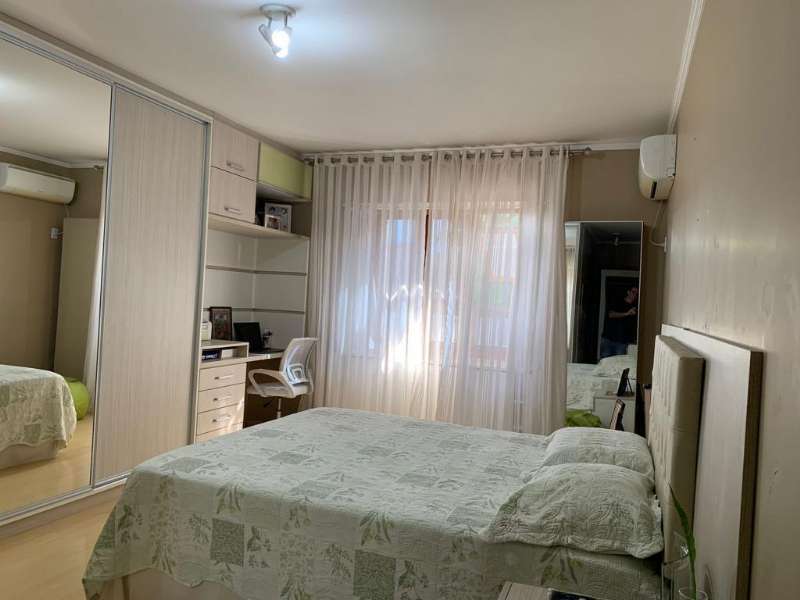 Casa com 3 quartos, 2 banheiros e 222m² à venda no bairro Jardim Planalto, Porto Alegre