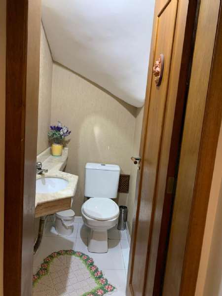 Casa com 3 quartos, 2 banheiros e 222m² à venda no bairro Jardim Planalto, Porto Alegre