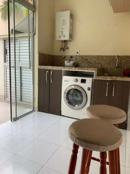 Casa com 3 quartos, 2 banheiros e 222m² à venda no bairro Jardim Planalto, Porto Alegre