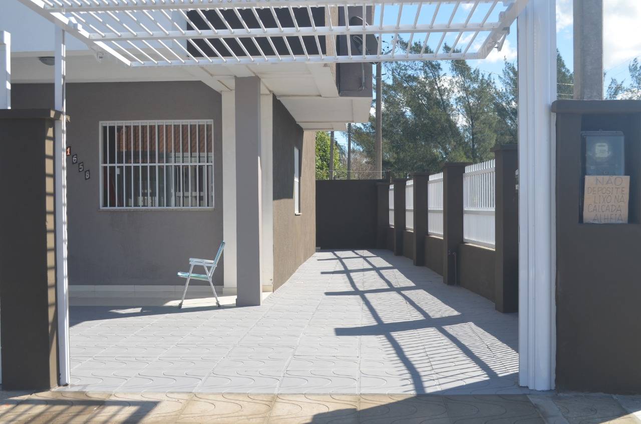 Sobrado com 3 quartos, 2 banheiros e 80m² à venda no bairro Centro, Tramandai