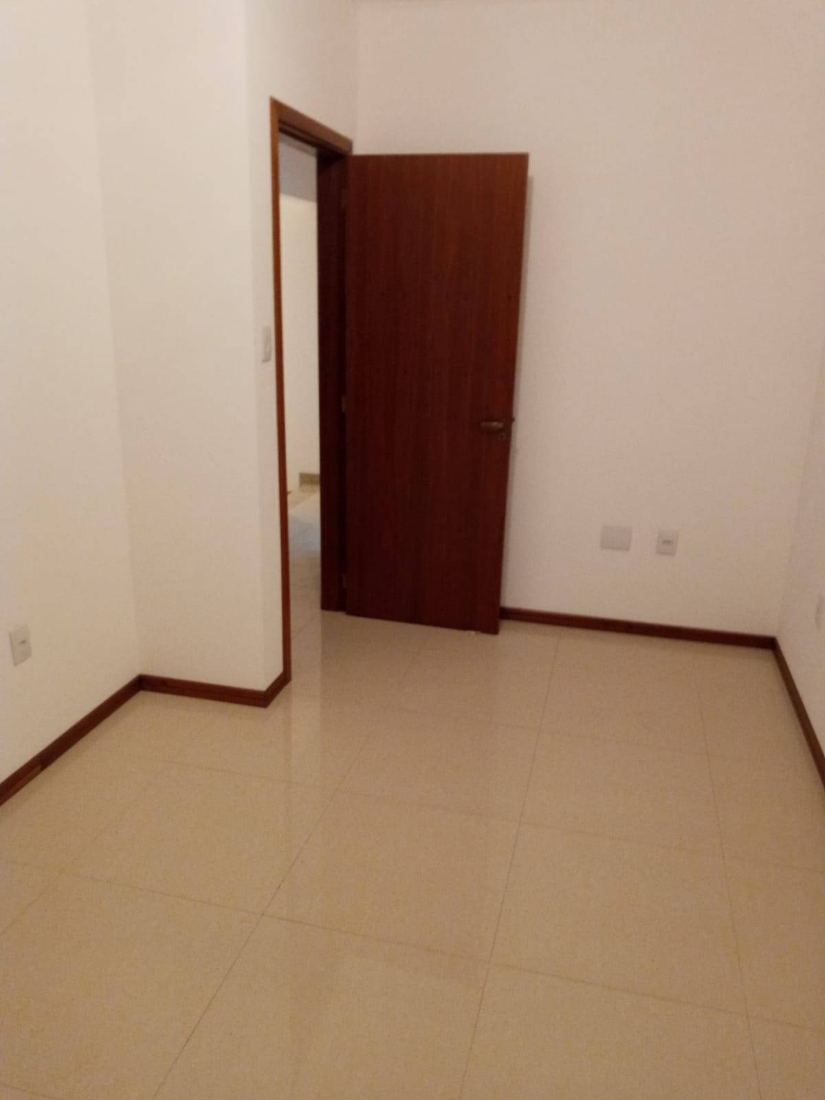 Sobrado com 3 quartos, 2 banheiros e 318m² à venda no bairro Jardim Planalto, Porto Alegre