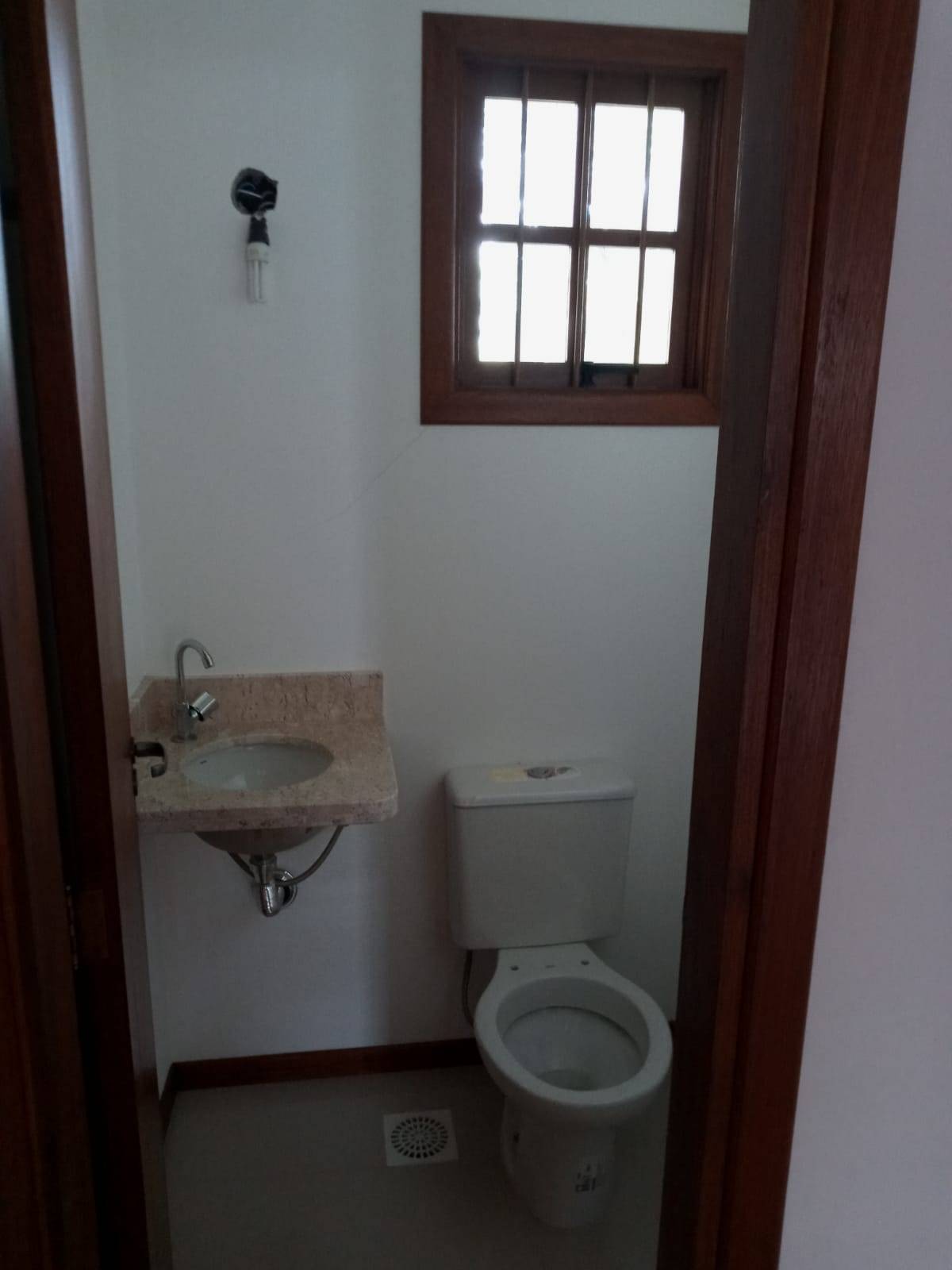 Sobrado com 3 quartos, 2 banheiros e 318m² à venda no bairro Jardim Planalto, Porto Alegre