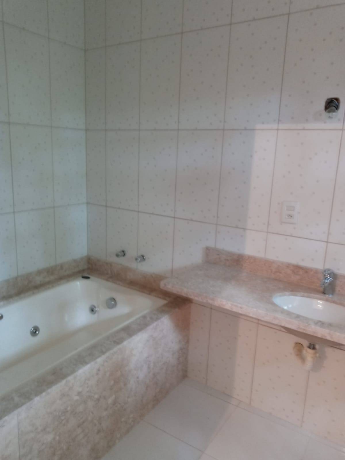 Sobrado com 3 quartos, 2 banheiros e 318m² à venda no bairro Jardim Planalto, Porto Alegre